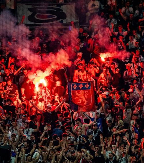 „Trebuie să dispară!”    Fanii lui Lyon, furioși  după ce echipa a fost retrogradată. Au găsit principalul vinovat: „Afară cu el!”