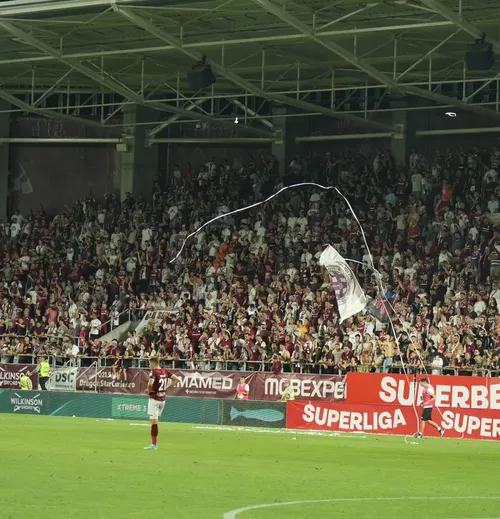 Rapid împlinește 102 ani  Suporterii au sărbătorit cu torțe și   jigniri la adresa conducerii : „Pentru noi e o zi mare, pentru voi doar una oarecare”