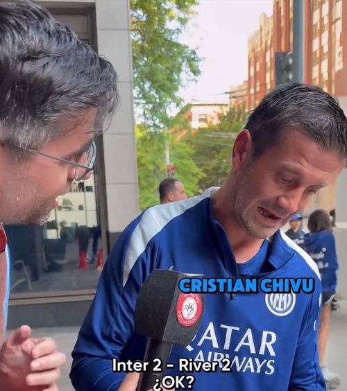 Chivu refuză blatul    VIDEO.  Gestul făcut de   Chivu  înainte de meciul cu River Plate, după ce a fost provocat să semneze pentru 2-2