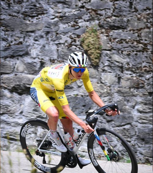 „Nu știm cum să îl oprim”  Adversarii lui Tadej Pogacar,   frustrați  de evoluțiile ciclistului sloven