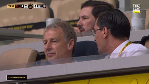 Răzvan Burleanu, alături de Jurgen Klinsmann la Flamengo - Bayern Munchen. Foto - captură DAZN (12).jpg