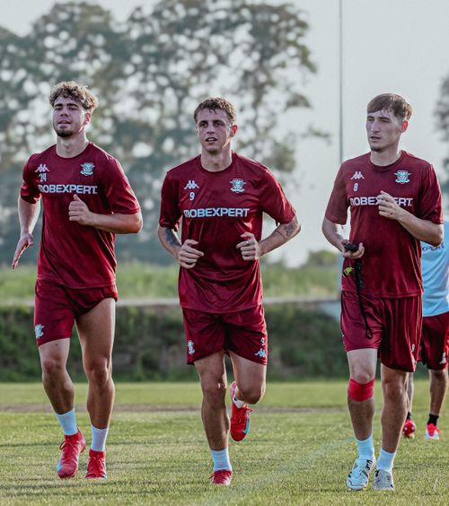 „Cine marchează acolo?”  Verdict dur după ce a văzut-o pe Rapid în cantonament:   „E mai slabă ca anul trecut”