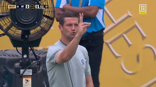 Cristi Chivu, în Inter - Fluminense. Foto - captură DAZN (5).jpg