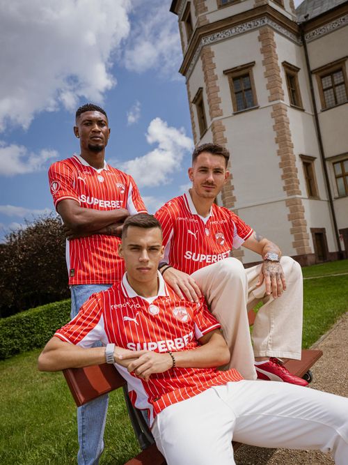 Dinamo are echipament nou de la Puma FOTO FB Dinamo (4).jpg