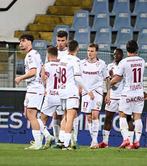 Probleme pentru Rapid  Unul dintre fundașii de bază din sezonul trecut   se operează  și ar putea lipsi 4 luni