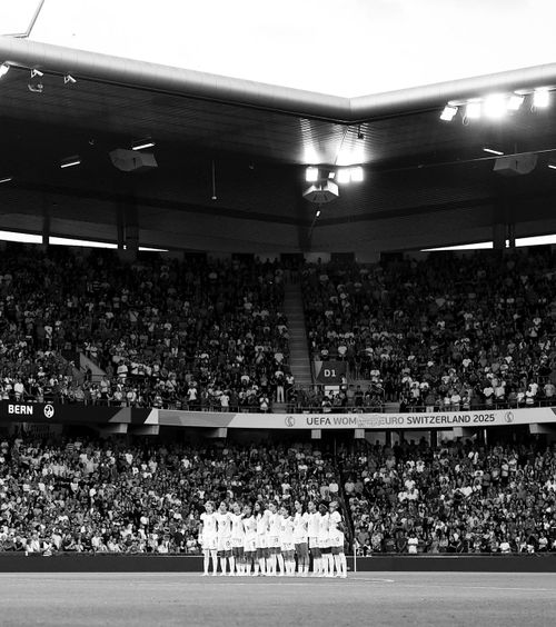 Omagiu pentru Jota   Moment de reculegere   emoționant  la Europeanul feminin + gest superb făcut de Liverpool