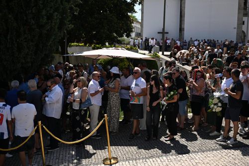 Cozile de oameni la funeraliile lui Diogo Jota și ale fratelui său, Andre (6).jpeg