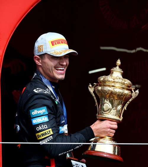 Victorie pentru Lando Norris!  Pilotul britanic a câștigat   Grand Prix-ul Marii Britanii  și reduce diferența în clasament. Piastri, pe doi » Surpriza de pe podium