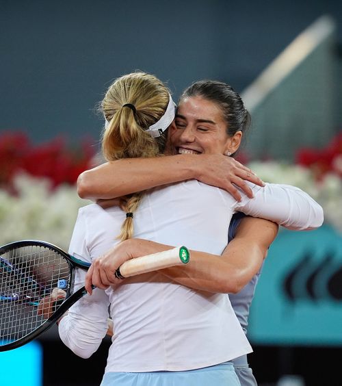 Sorana Cîrstea, în sferturi!  Românca merge mai departe la   Wimbledon  alături de colega sa de dublu, Anna Kalinskaya