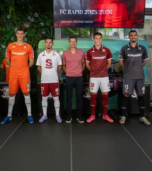 Rapid și-a prezentat echipamentul    VIDEO+FOTO.  Cum arată   noile tricouri  + Angelescu a anunțat o nouă despărțire: „75-80% va pleca!”