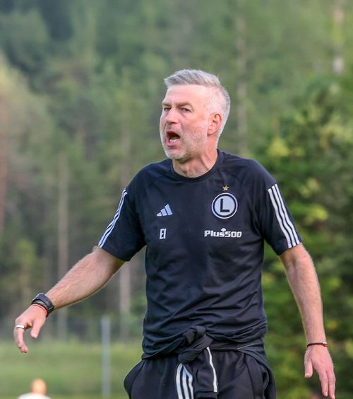 Legia durerii lui Edi  Iordănescu, situație teribilă la două zile de debut:   n-are jucători noi, bani de transferuri, iar fanii sunt în grevă