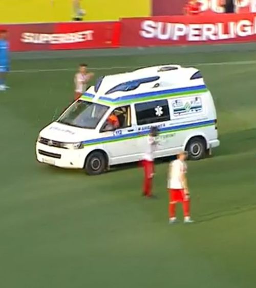 Urgență la UTA - U Craiova     Ambulanța  a intrat pe teren în prelungirile partidei » Ce s-a întâmplat înainte de golul de 3-3 
