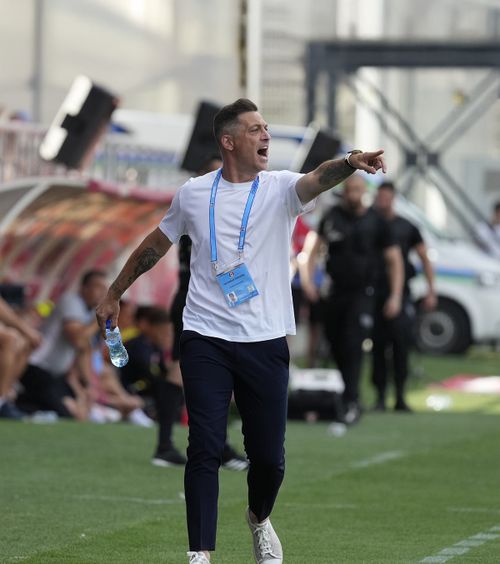 „Pentru mine nu a fost o surpriză”   Rădoi spune că jucătorii nu i-au înțeles mesajul în   meciul cu UTA : „Le întindeți mâna”