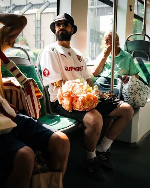 Echipamentul meciurilor din deplasare al celor de la Dinamo. Foto: Facebook, @Tribuna Dinamo