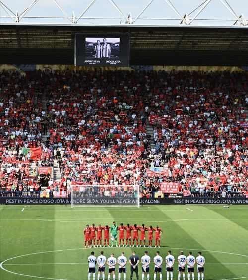 Diogo Jota, omagiat     Imagini emoționante  de la primul meci jucat de Liverpool după decesul portughezului » Ce au făcut fanii