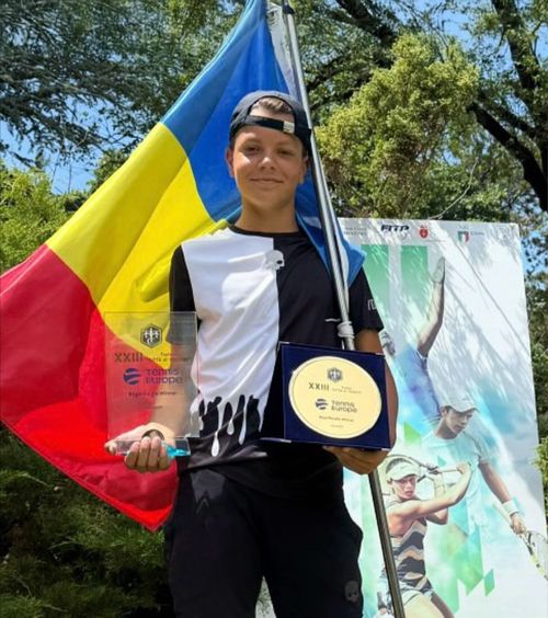 Vine în România pentru puștiul-minune  Agentul care l-a descoperit pe Jannik Sinner a pus ochii pe   noua senzație a tenisului românesc