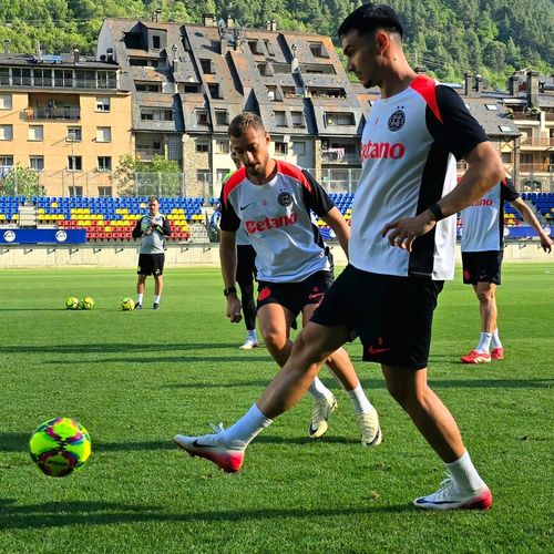 Antrenamentul lui FCSB în Andorra FOTO facebook (4).jpg