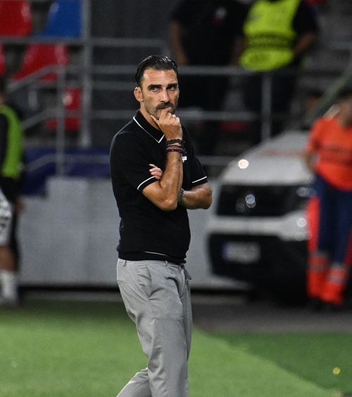 Charalambous, iritat  Antrenorul de la FCSB, deranjat de criticile primite înainte de returul cu   Inter d’Escaldes : „Am tot auzit asta”