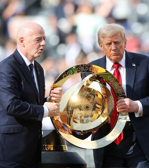 Infantino, comparat cu un tiran  Șeful FIFA a fost atacat de jucători după Mondialul Cluburilor:   „Pâinea și circul Romei lui Nero”