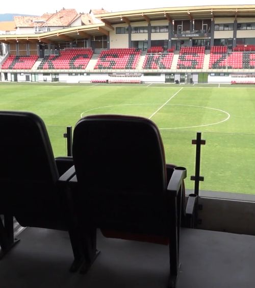 Au dat startul ironiilor    VIDEO:    Csikszereda  a răspuns criticilor despre arenă, fanii harghiteni au reacționat: „Hai să vedem cum arată și stadionul Dinamo!”