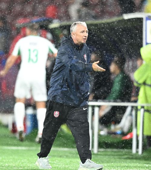 Mesaj pentru Mircea Lucescu  Propunerea lui Dan Petrescu pentru națională:   „Uită-te și la el!”  + Ce spune despre plecarea lui Louis Munteanu