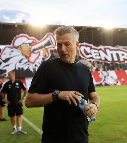 Scandal la meciul lui Iordănescu    VIDEO.  Unul dintre jucătorii românului a fost   lovit în cap cu o brichetă,  după Aktobe - Legia 0-1