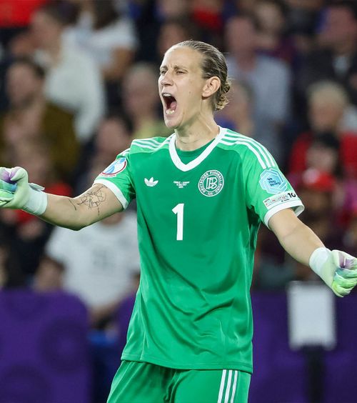 Indestructibilă    Portarul-erou a învins cancerul  și a calificat Germania în semifinalele EURO 2025. Secretul penalty-urilor apărate