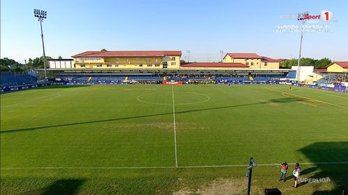 Gazonul deplorabil de la Clinceni/ Foto: captură Prima Sport.jpeg