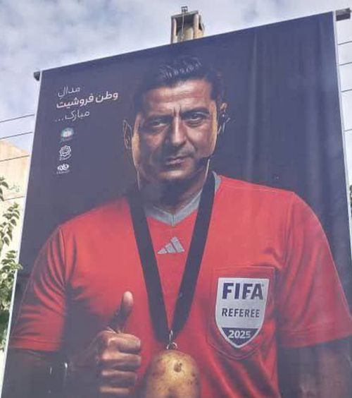 „Felicitări, trădătorule!”    FOTO.  Scandal imens în Iran, după Mondialul Cluburilor! Ce i-au făcut arbitrului de la finală după ce   a dat mâna cu Trump