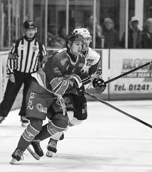 A căzut de la etajul 3   Un sportiv   a murit  la doar 19 ani » Două tragedii în două săptămâni la un hotel din Ibiza