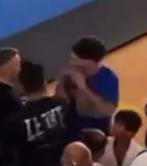 A lovit un junior    Gest brutal al unui antrenor,   în cadrul unei competiții oficiale