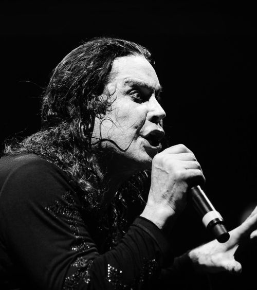 A murit Ozzy Osbourne    Legăturile legendarului rocker cu sportul:  „Crazy Train” răsună frecvent pe stadioane + era fan Aston Villa