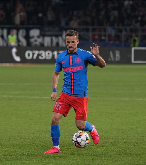 „Am încercat să-l opresc”     Mihai Stoica , despre situația lui Marius Ștefănescu: „E dorit de jumătate din Liga 1”