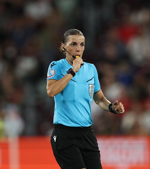 UEFA a decis   Stephanie Frappart va arbitra finala   WEURO 2025 