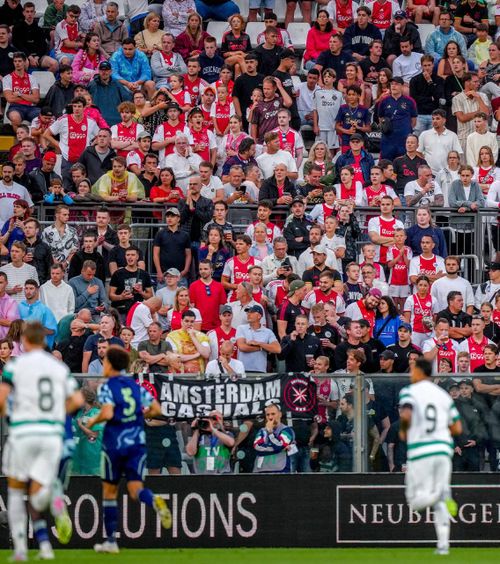 Incidente la Como    VIDEO:  Conflict între fanii lui   Ajax și Celtic  la turneul amical din Italia! Bătaie cu forțele de ordine și scandări anti-Israel