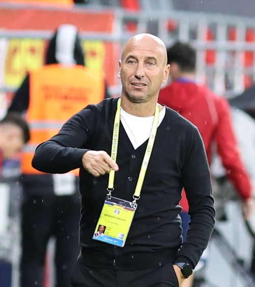 „Două clase peste noi”    Robert Ilyeș  a recunoscut superioritatea Rapidului: „Fricoși, am pierdut mingile foarte ușor”