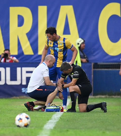 Externat după miezul nopții  Tușierul din Superliga are   luxație la cot.  Ar putea avea nevoie de operație, după accidentarea bizară din Metaloglobus - Petrolul