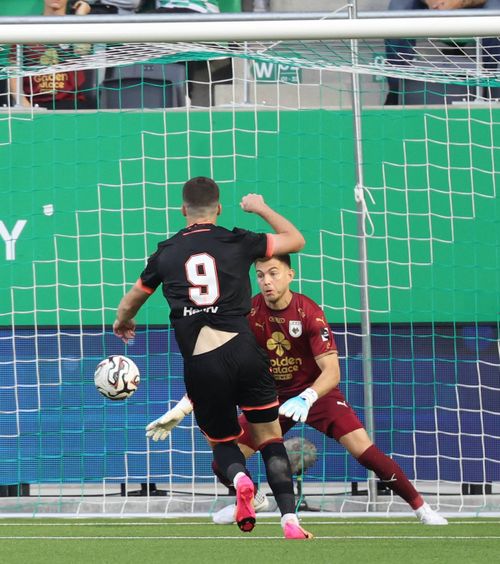 Rednic, primul lider al Belgiei  Debut cu victorie în campionat la Standard. Reacție față de atacant:   „Vorbești prea mult!”