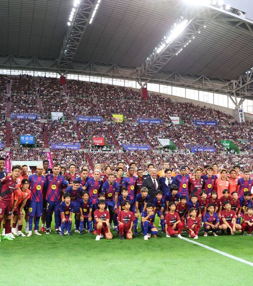 Barcelona - Vissel Kobe 3-1  Catalanii au disputat primul amical al verii »   Marcus Rashford  a debutat în blaugrana