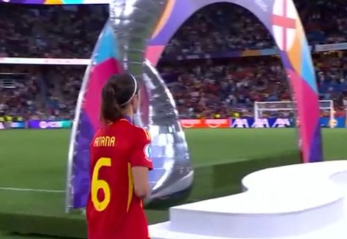 Gest rar întâlnit făcut de Aitana Bonmati, Balonul de Aur la feminin