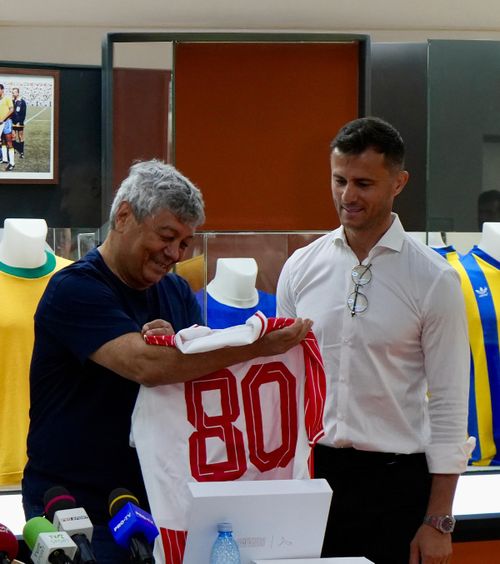Expoziție pentru Mircea Lucescu   Legendarul antrenor, aniversat la Muzeul Fotbalului: Tricourile lui   Pele și Beckenbauer,   expuse