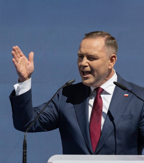 „Să se ducă la psihiatru!”    Noul președinte al Poloniei, atacat dur  pentru că a participat la lupte între ultrași: „E inacceptabil!”