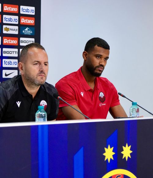 „Respectați-ne!”   Antrenorul de la Shkendija nu răspunde ironiilor lui Mihai Stoica. Ofițerul de presă e aspru: „Puteți bate cu 10-0!   Dar dacă vă batem noi?”