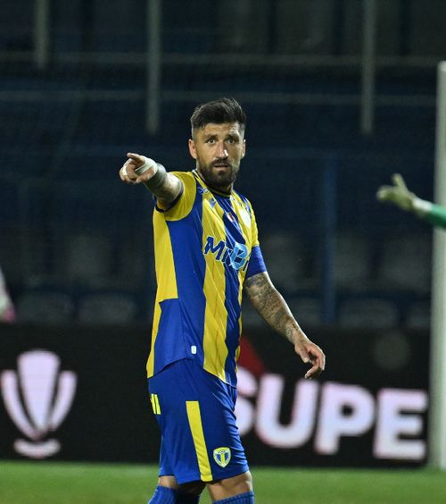 „Lasă-ne să jucăm bărbătește!”   Paul Papp, tiradă la adresa arbitrilor: „Doar nu suntem proști!   Mă simt vânat , toată România vede!”