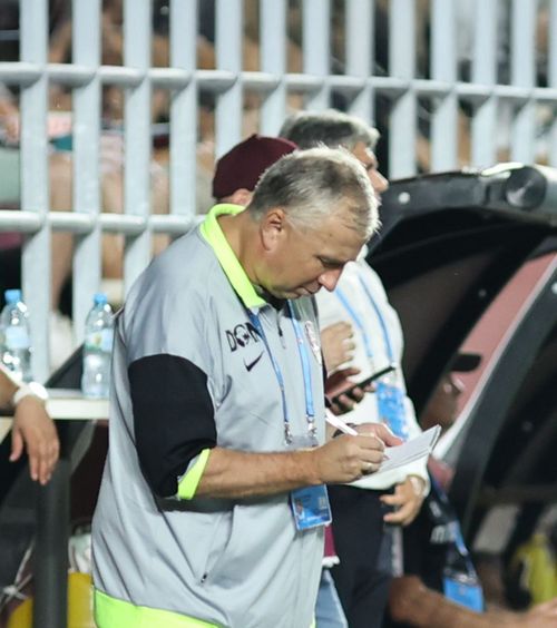 „Nu-mi place unde suntem”   Dan Petrescu,   îngrijorat  înainte de meciul cu Craiova: „N-au vrut să amânăm, dar nu-i acuz”