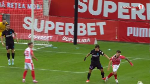 Penalty Radunovic asupra lui Armstrong (foto: captură Prima Sport)