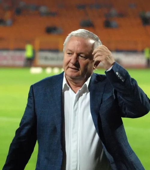 „Tănase nu știe ce spune”    Adrian Porumboiu  îi ia apărarea lui Feșnic după Dinamo - FCSB: „A fost un arbitraj perfect! N-ai cum să jignești”