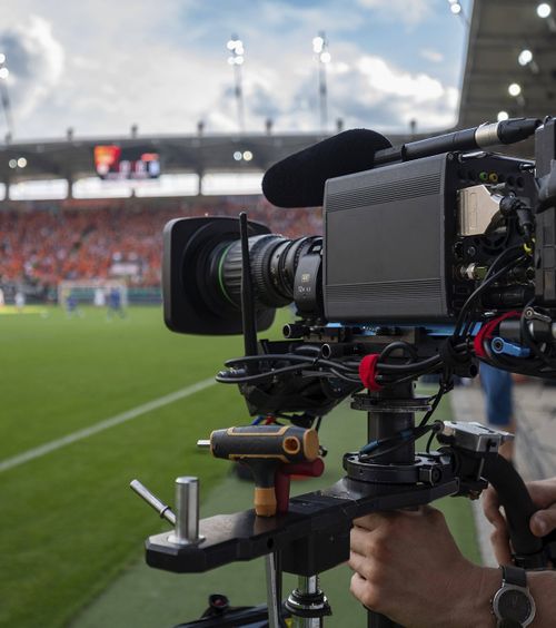 Toate meciurile europene la TV  Ce televiziuni vor transmite partidele din această săptămână pe care   FCSB, CFR și Craiova  le vor juca în Europa