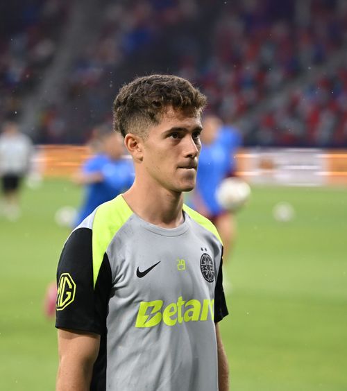 UTA împrumută de la FCSB  Jucătorul cedat de campioană,   prezentat oficial  la Arad » E favoritul lui Mihalcea