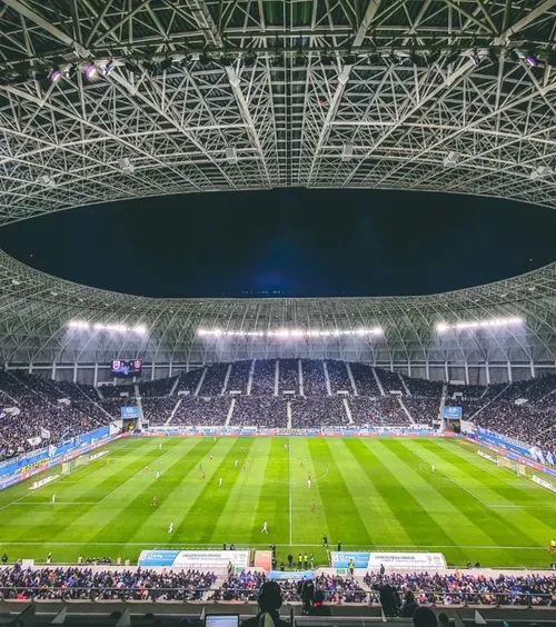 U Craiova, amendată    UEFA  a sancționat clubul din Bănie după victoria cu Sarajevo » Oltenii riscă să aibă două sectoare închise